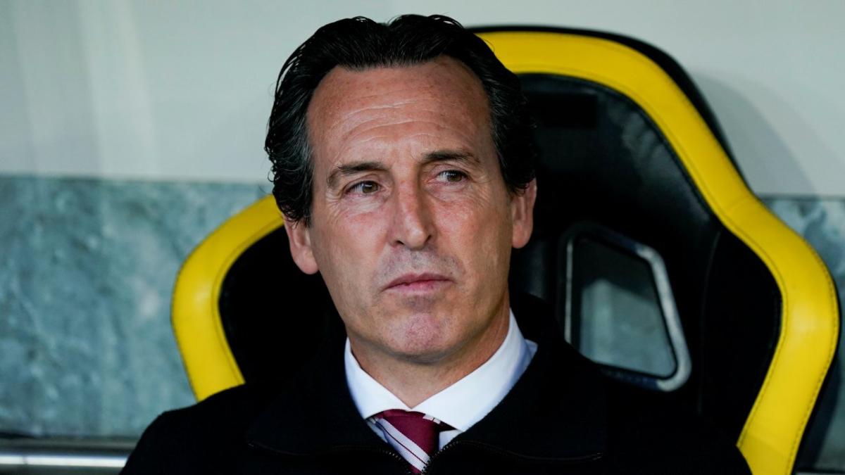 Aston Villa manager Unai Emery watches on from the bench